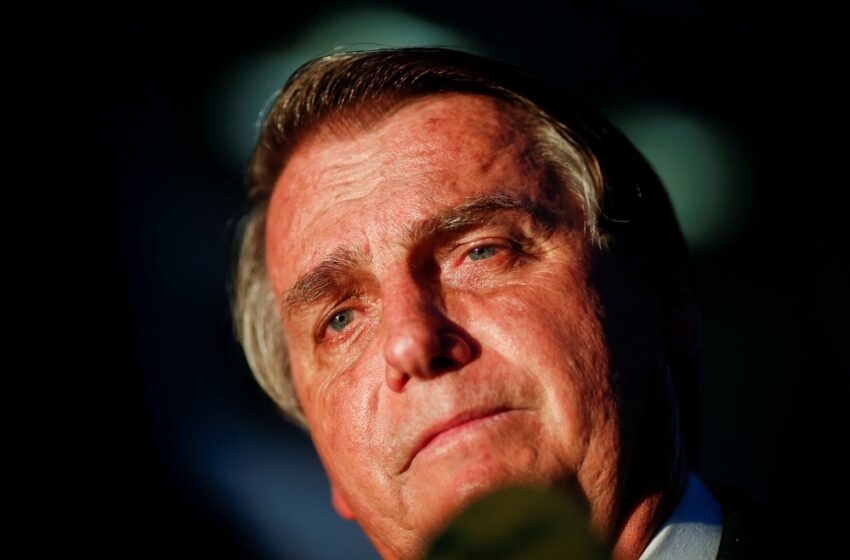  Com dores abdominais, Bolsonaro faz exames em hospital e cancela reuniões da manhã