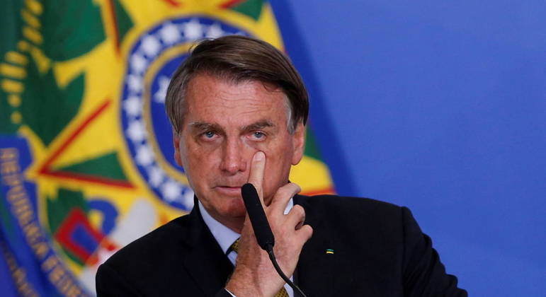  Bolsonaro passa primeira noite em observação em hospital de SP