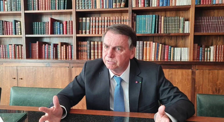  Bolsonaro diz que vai continuar ‘luta’ por voto impresso